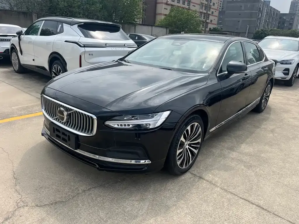 Volvo S90 — фото 1
