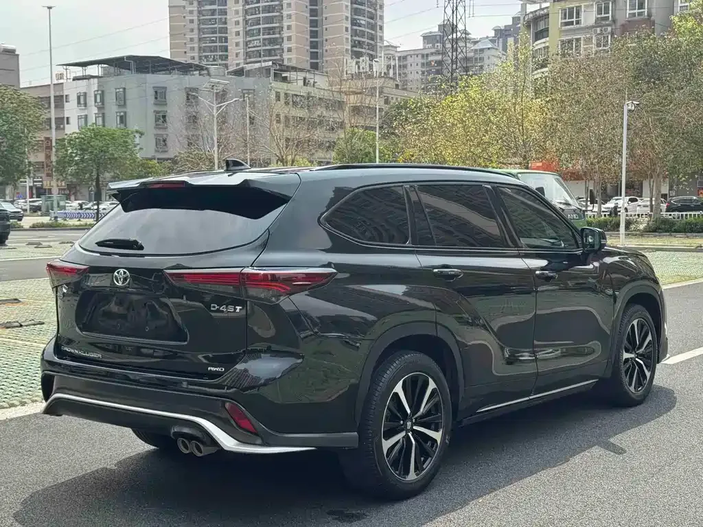 Toyota Crown Kluger 2024 из CN, фото 8
