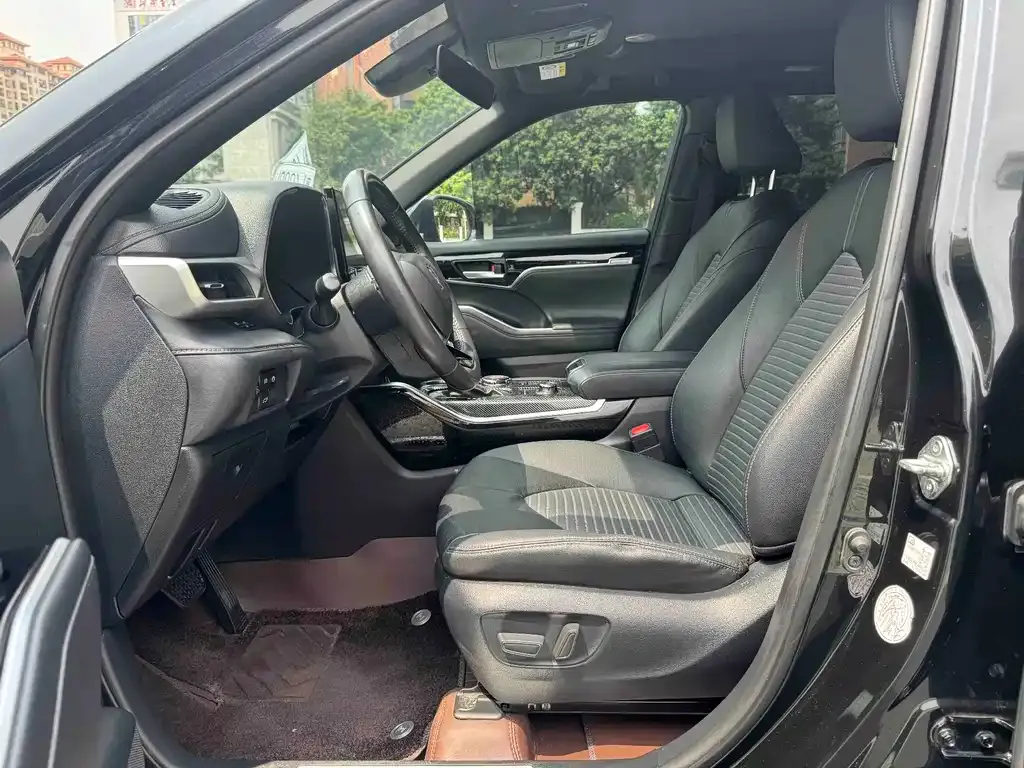 Toyota Crown Kluger 2024 из CN, фото 10