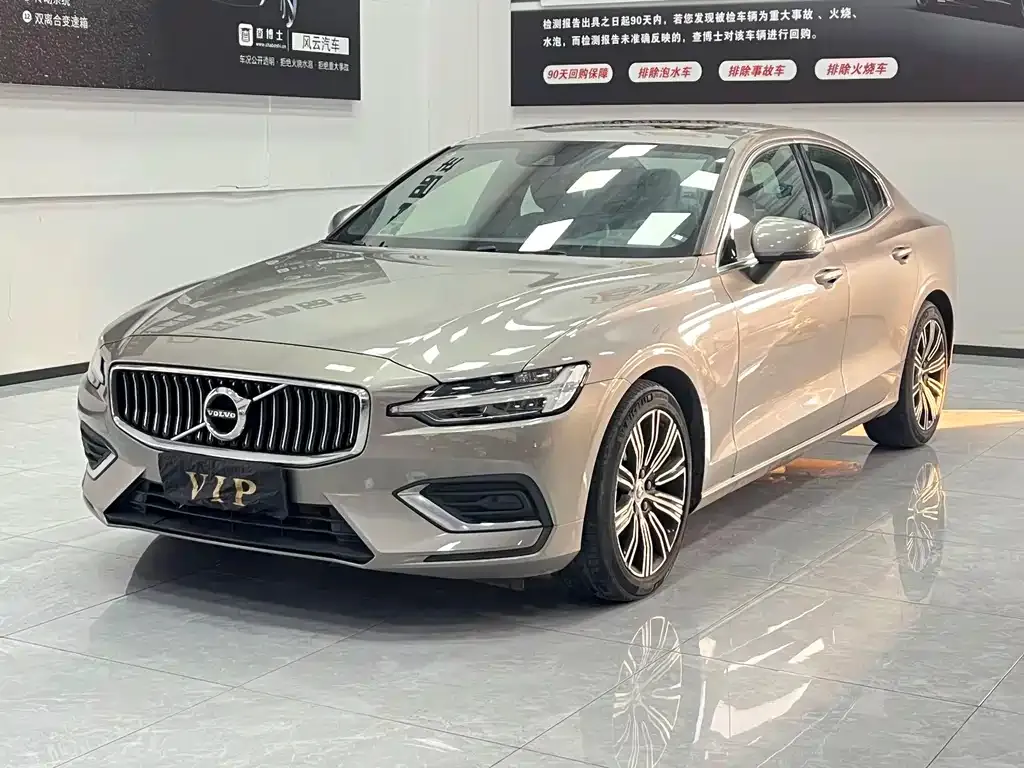 Volvo S60 — фото 1