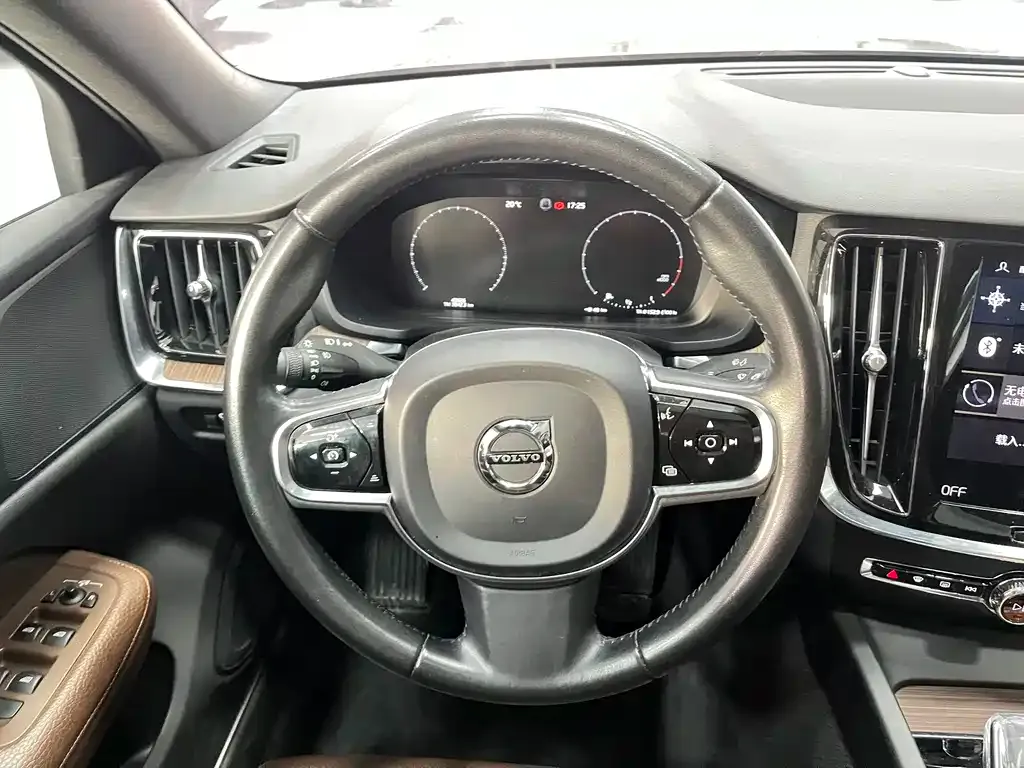 Volvo S60 — фото 10