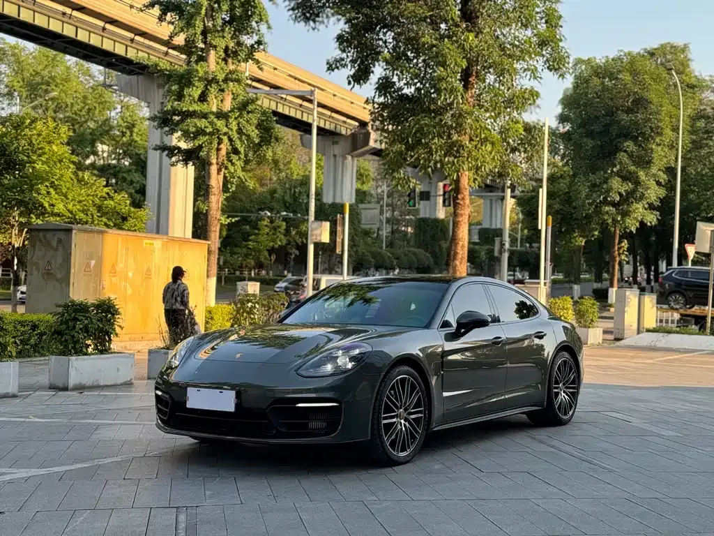 Porsche Panamera — фото 1