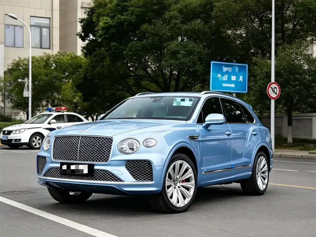 Bentley Bentayga — фото 1