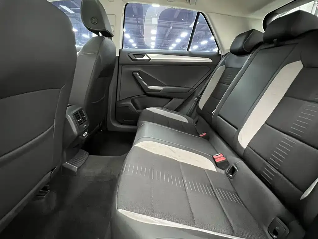 Volkswagen T-Roc 2023 из CN, фото 7