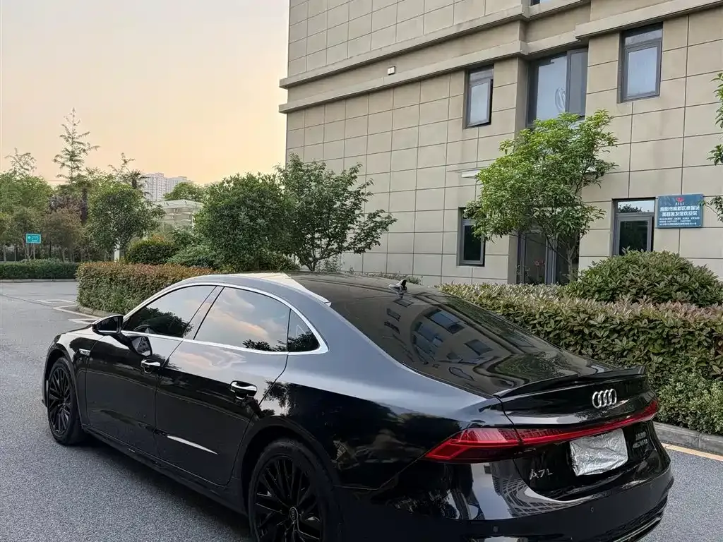 Audi A7L 2023 из CN, фото 3