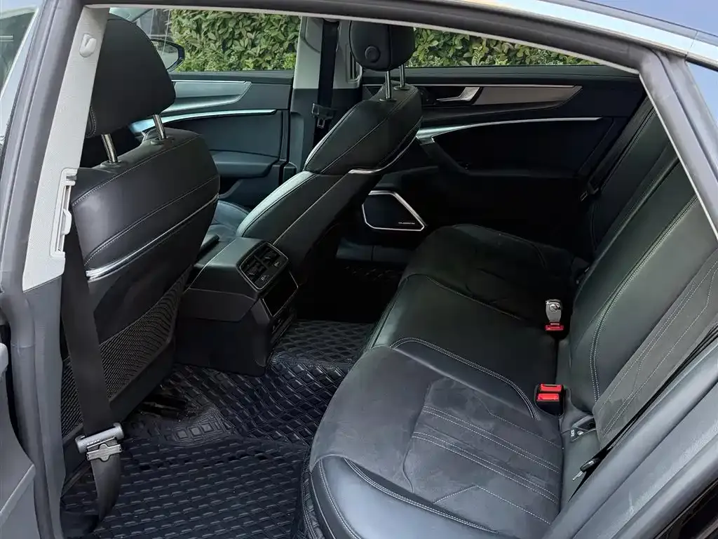Audi A7L 2023 из CN, фото 2