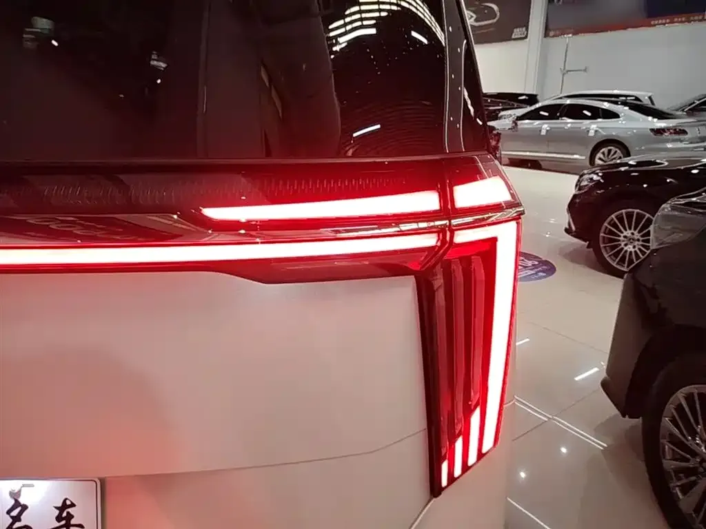 GAC Motor Trumpchi M8 — фото 9