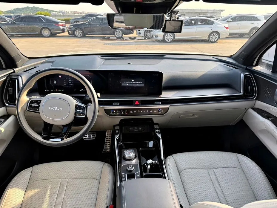 Kia Sorento — фото 8