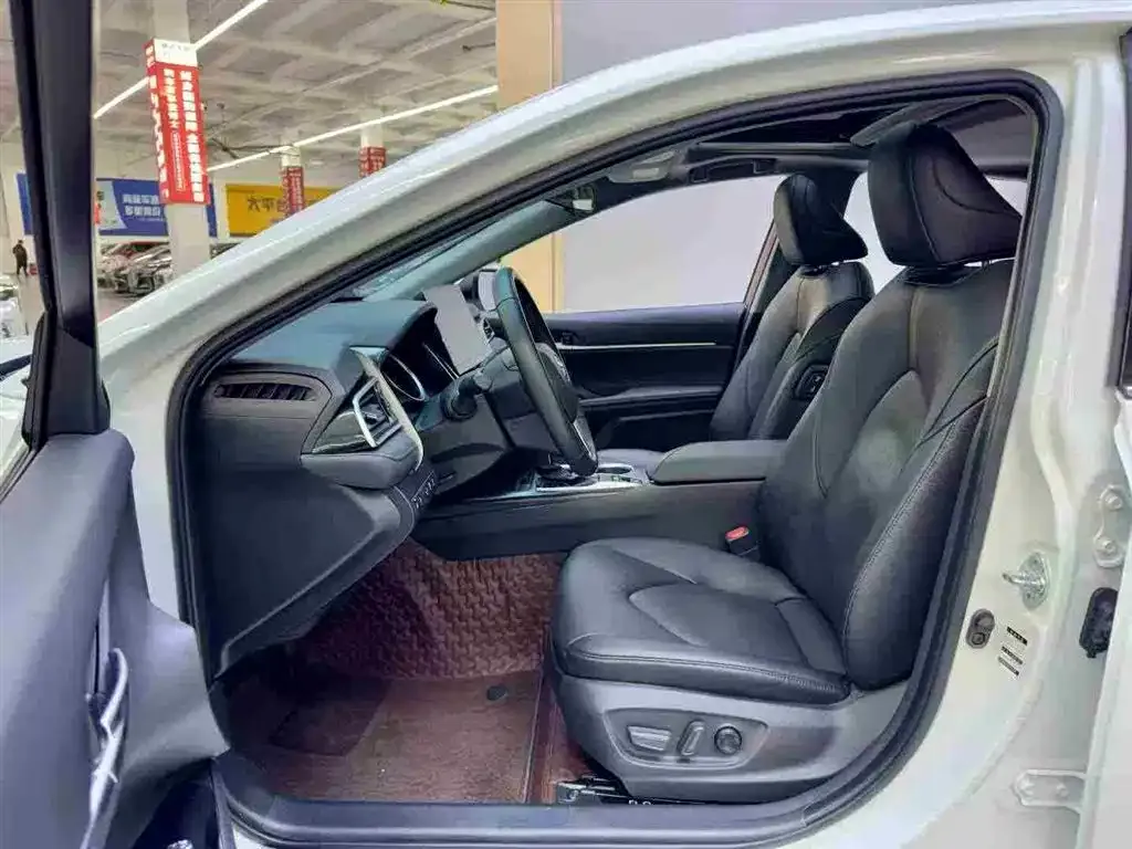 Toyota Camry 2023 из CN, фото 8