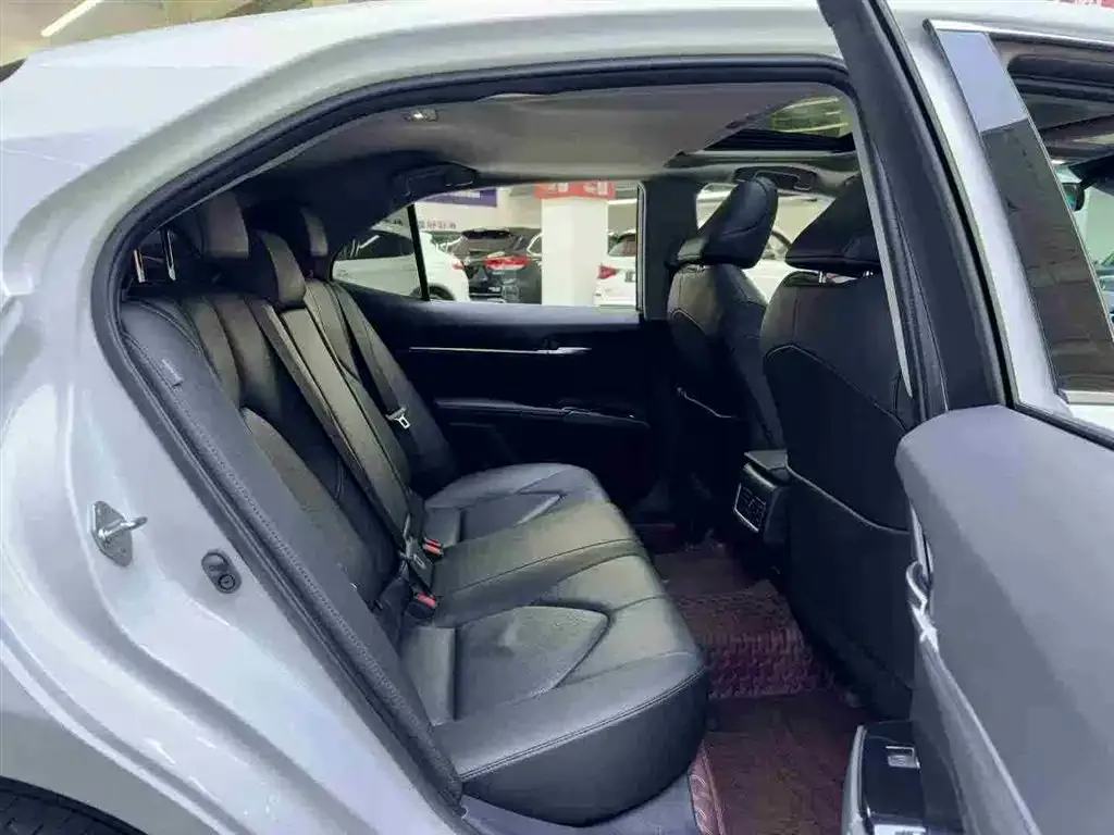 Toyota Camry 2023 из CN, фото 5