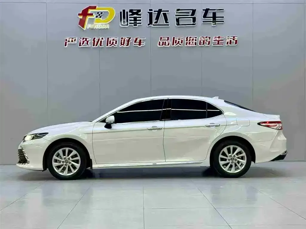 Toyota Camry 2023 из CN, фото 2