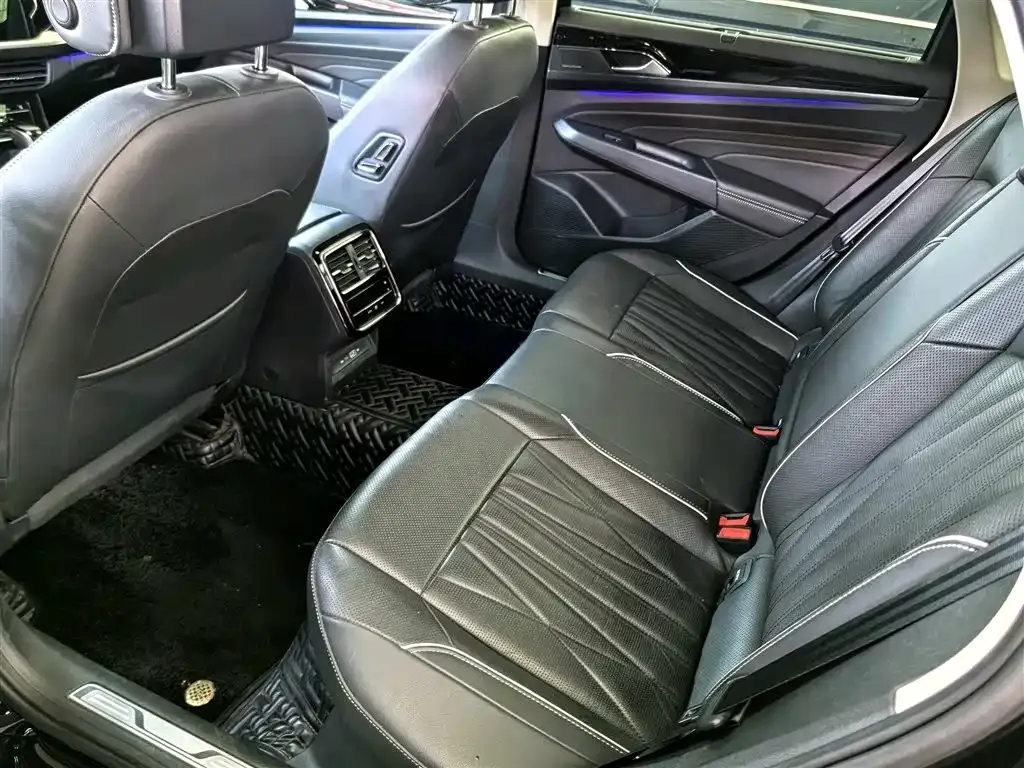 Volkswagen Passat 2023 из CN, фото 10