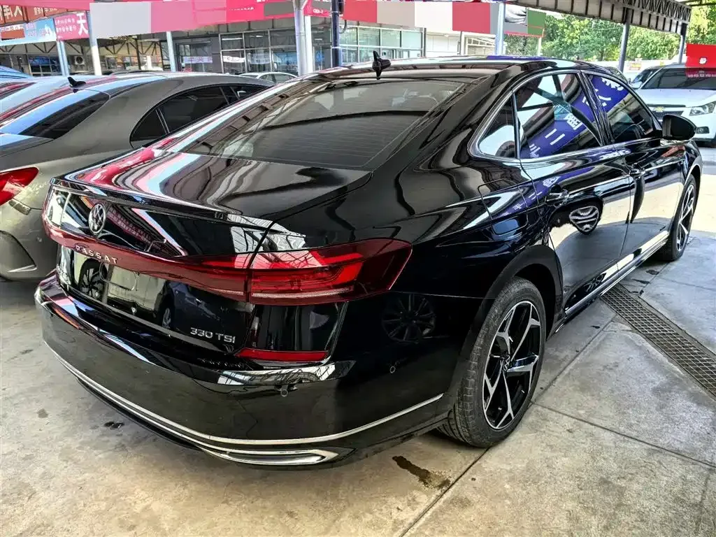 Volkswagen Passat 2023 из CN, фото 8