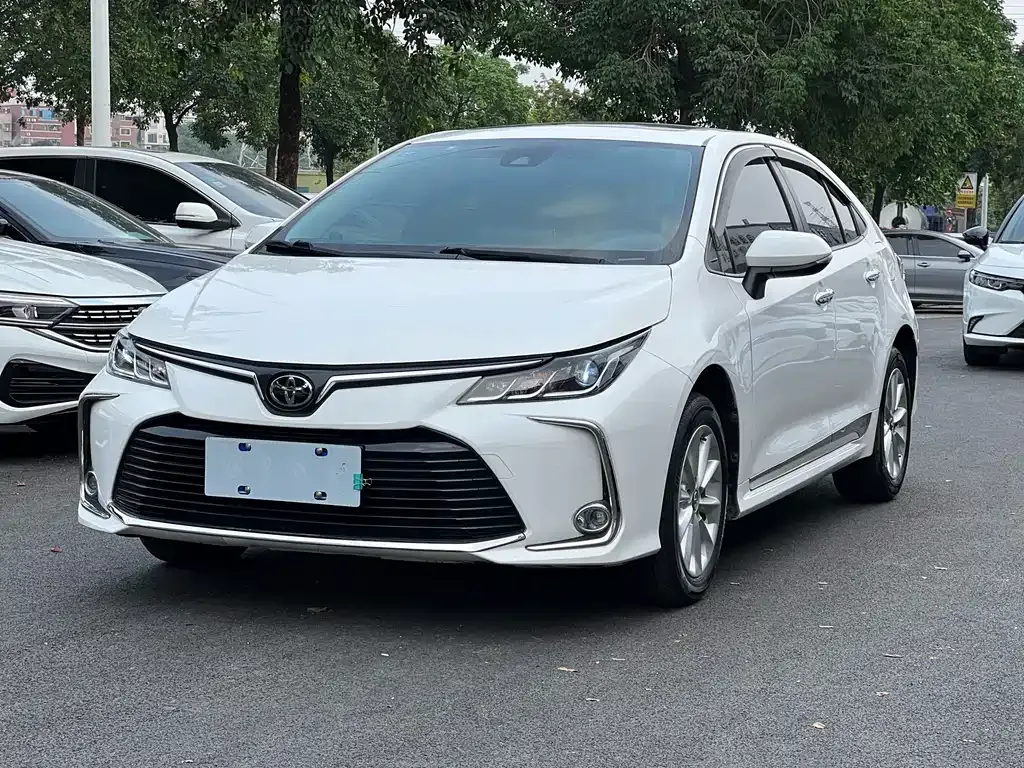 Toyota Corolla — фото 1