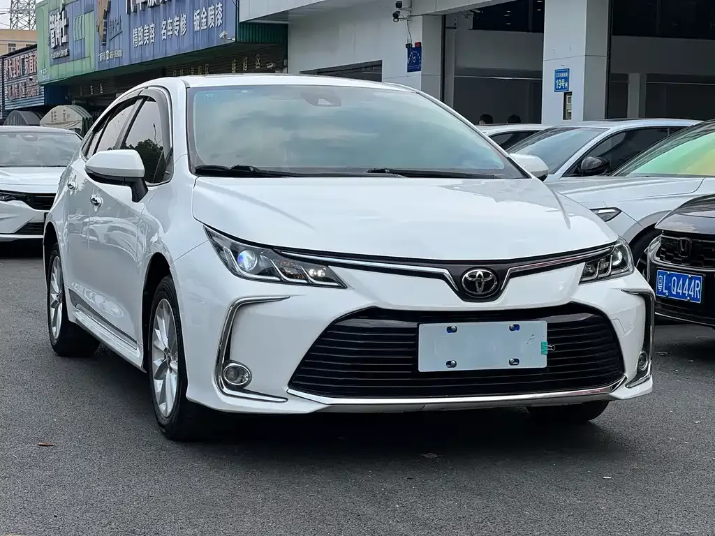 Toyota Corolla — фото 9