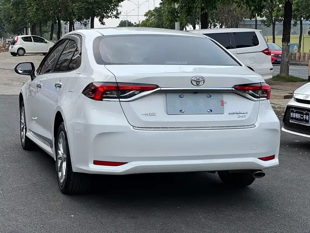 Toyota Corolla — фото 4