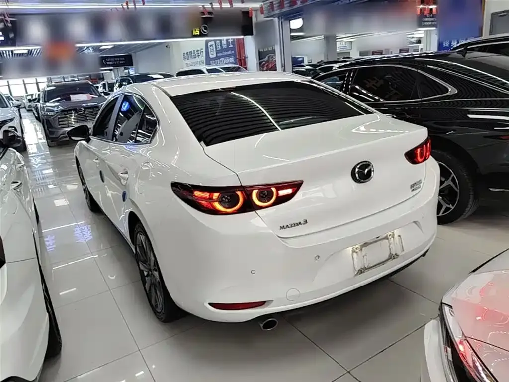 Mazda 3 Axela — фото 10