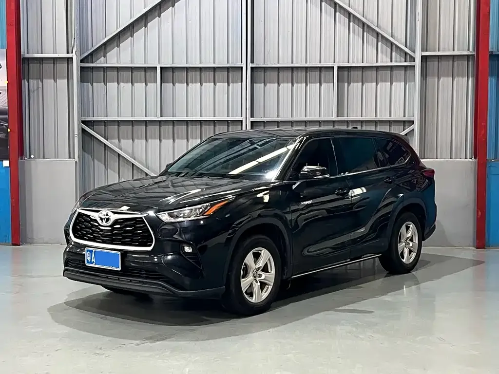Toyota Highlander — фото 1