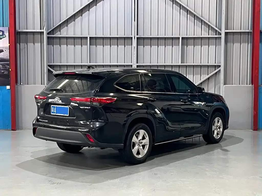 Toyota Highlander — фото 4