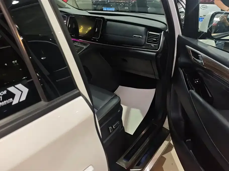 GAC Motor Trumpchi M8 — фото 10