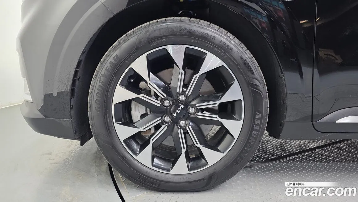 Kia Carnival — фото 10