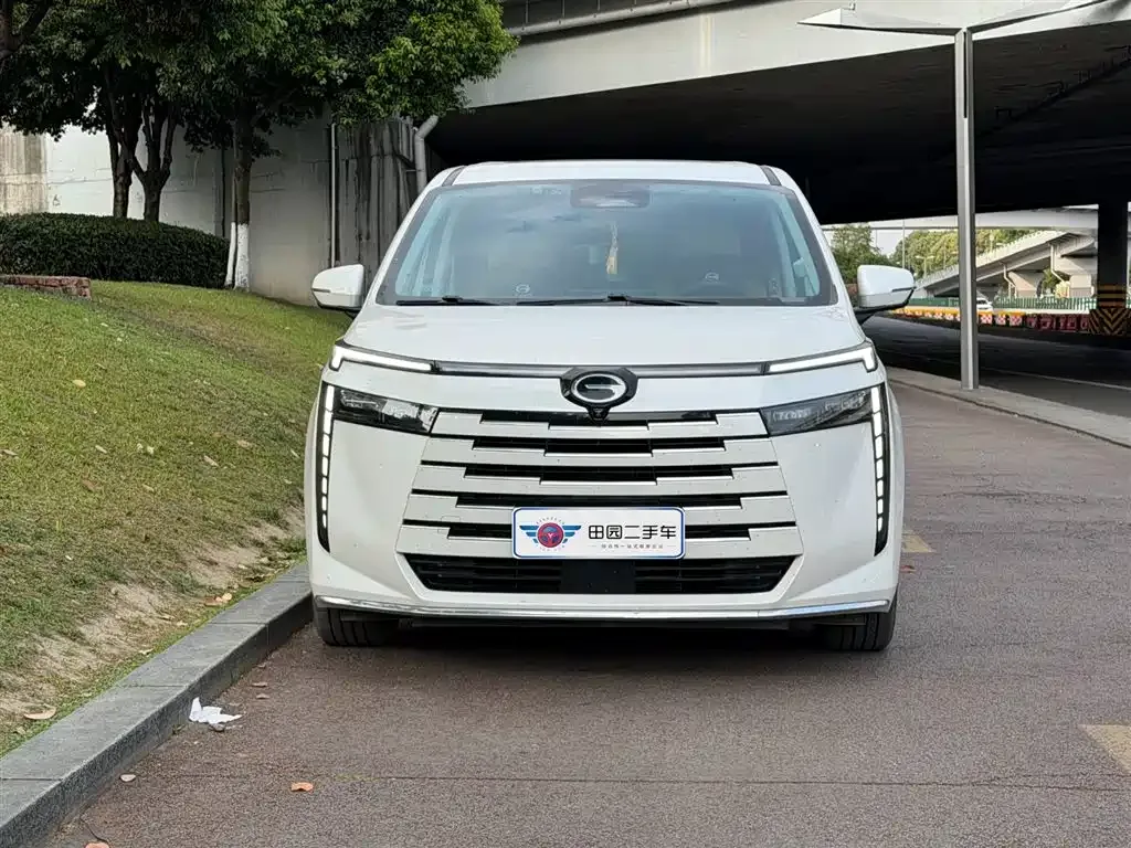 GAC Motor E8 Hybrid — фото 4
