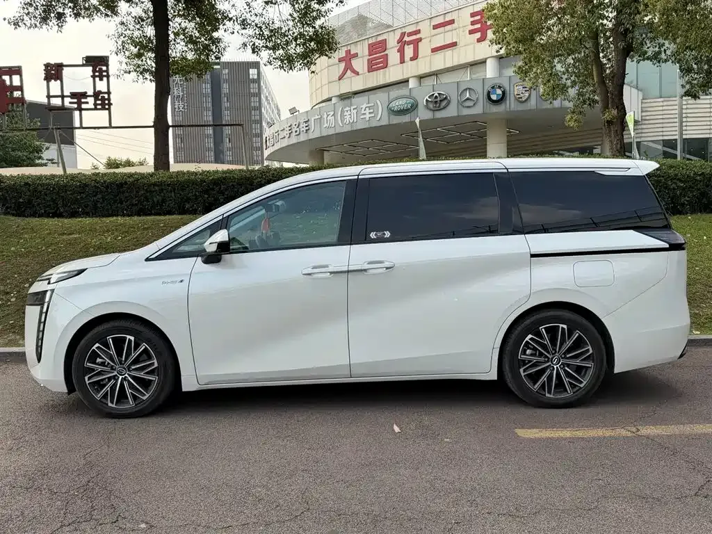 GAC Motor E8 Hybrid — фото 8