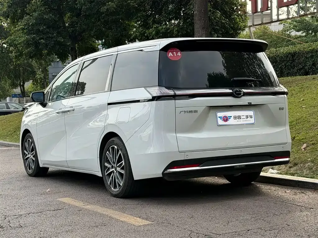 GAC Motor E8 Hybrid — фото 9