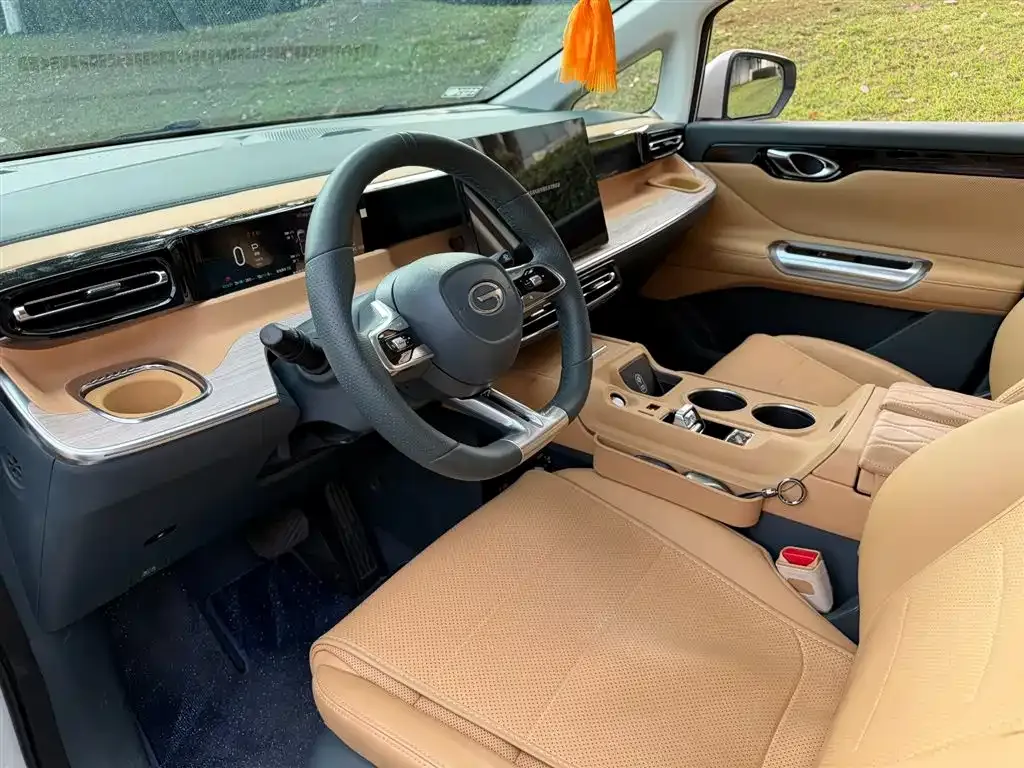 GAC Motor E8 Hybrid — фото 3