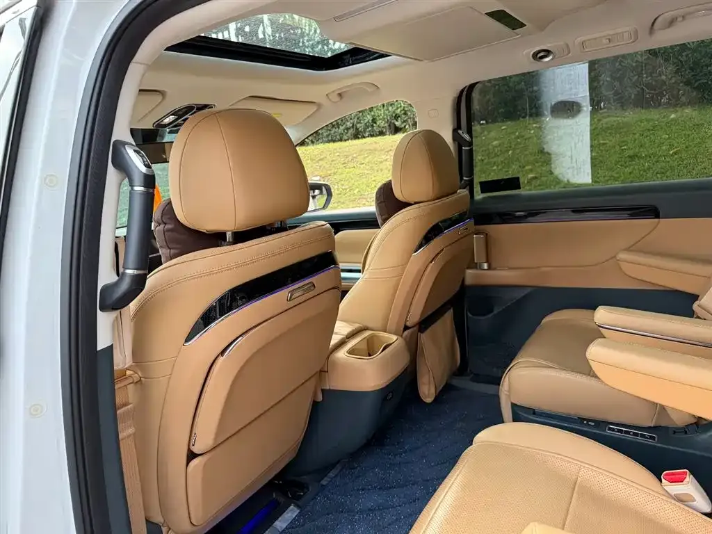 GAC Motor E8 Hybrid — фото 2