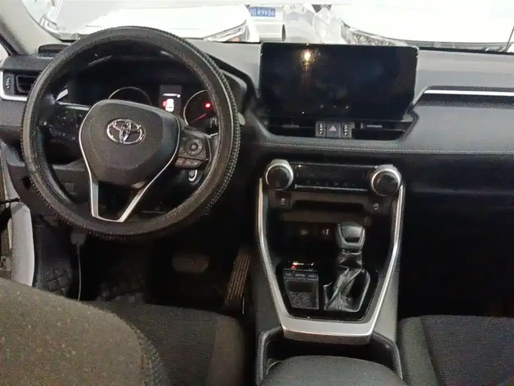 Toyota RAV4 — фото 7