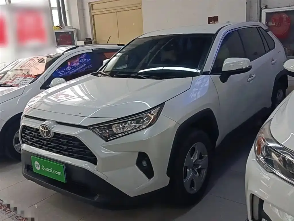 Toyota RAV4 — фото 4