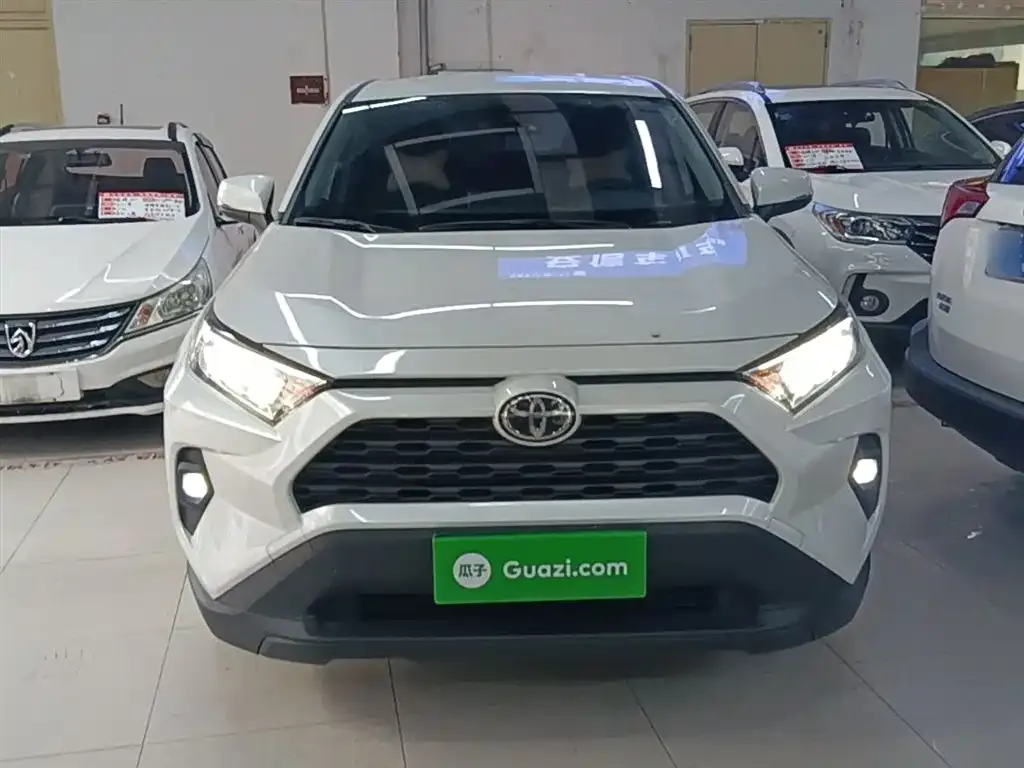 Toyota RAV4 — фото 2