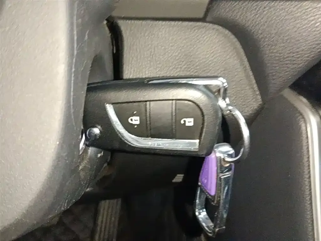 Toyota RAV4 — фото 3