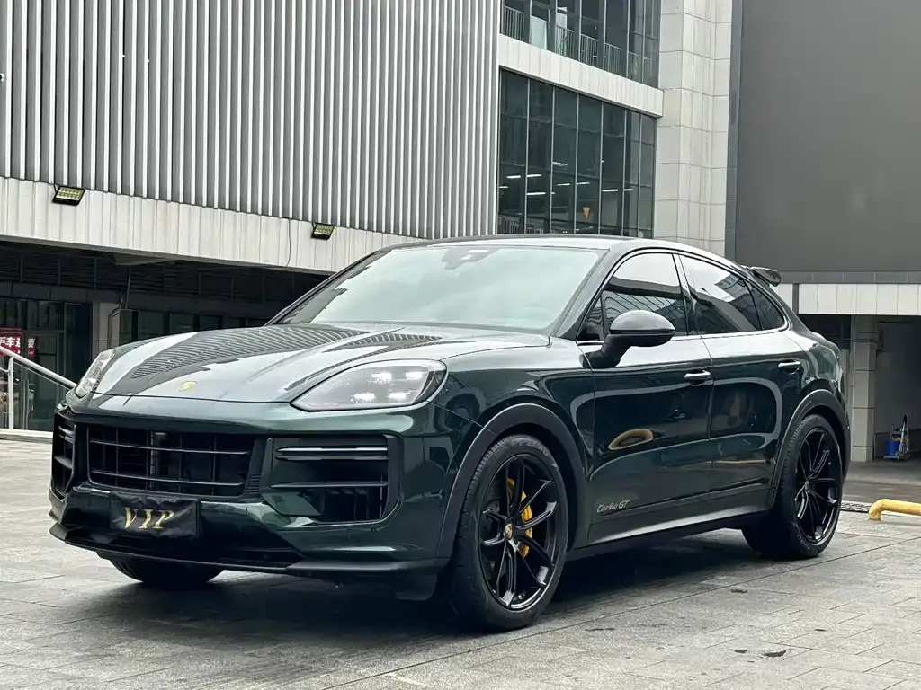 Porsche Cayenne — фото 1