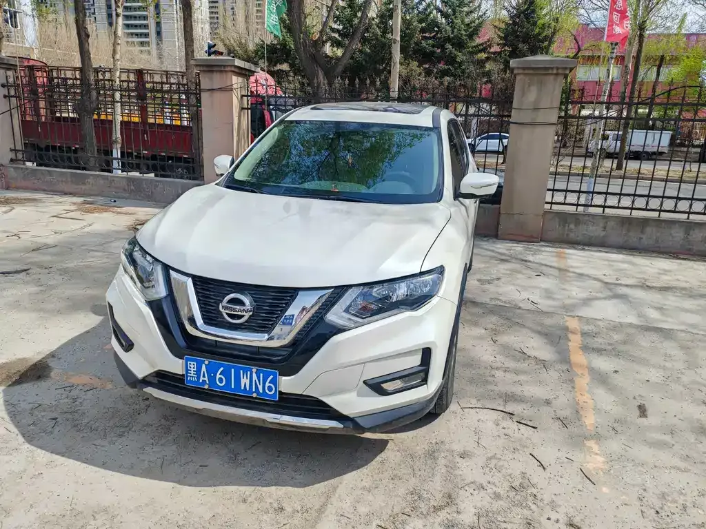 Nissan X-Trail — фото 1