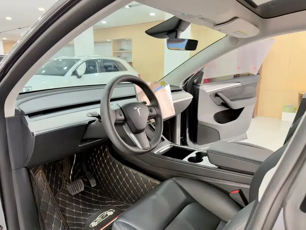 Tesla Model Y 2024 из CN, фото 3