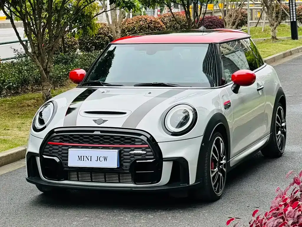MINI JCW (John Cooper Works) — фото 1
