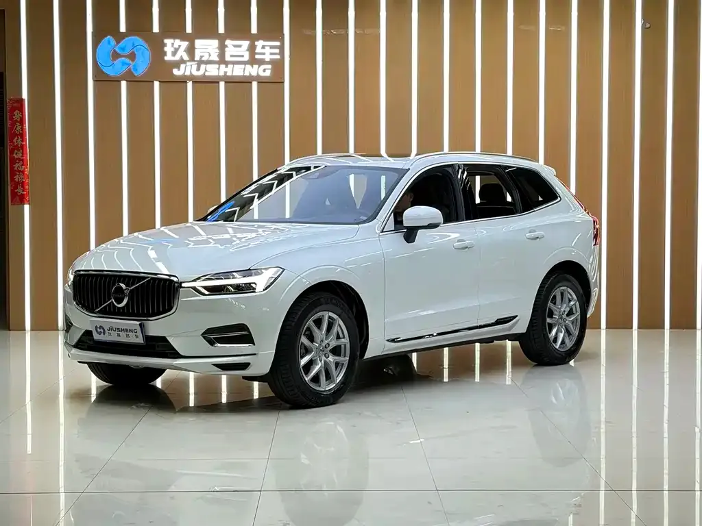 Volvo XC60 — фото 1