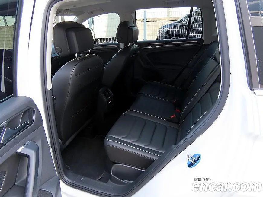 Volkswagen Tiguan — фото 10