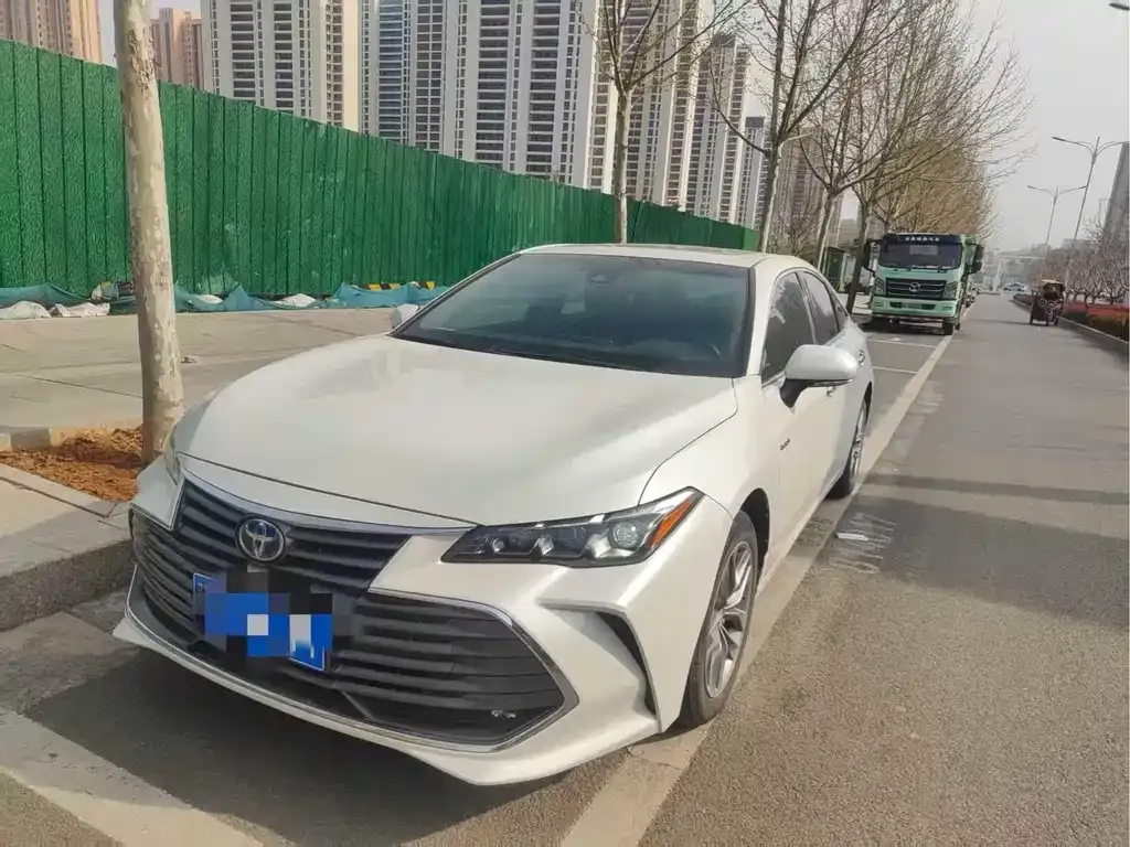 Toyota Avalon — фото 1