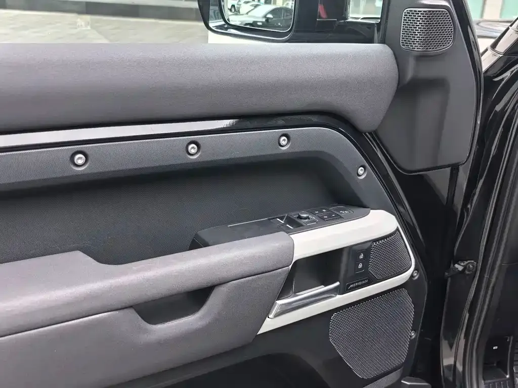 Land Rover Defender — фото 4