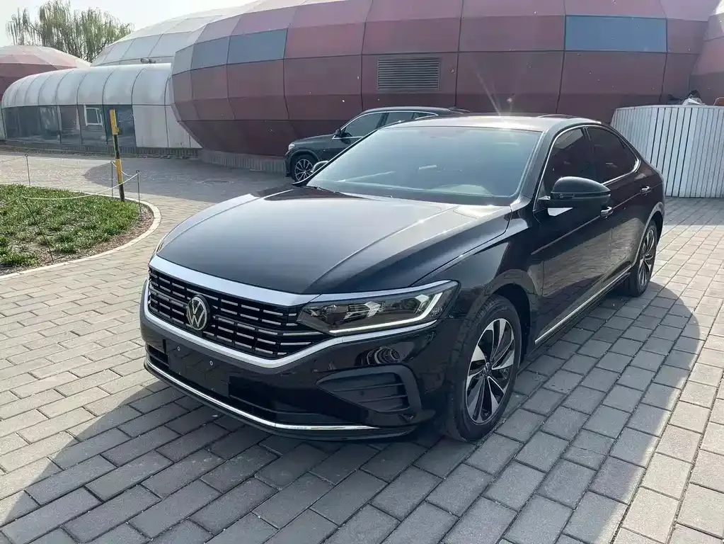 Volkswagen Passat — фото 1