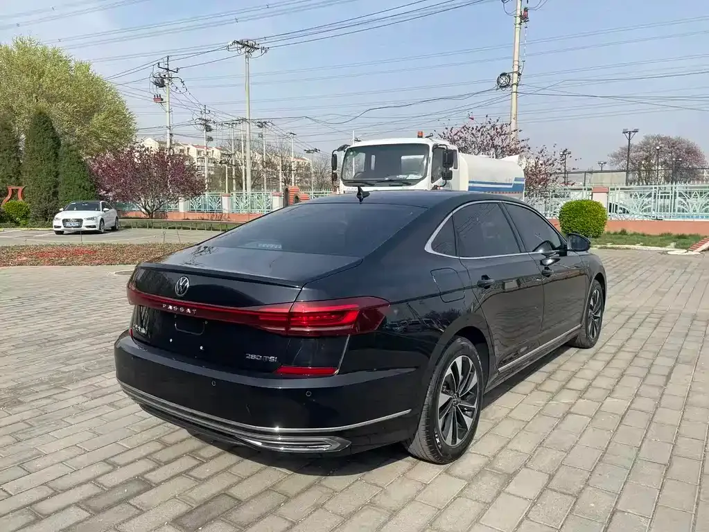 Volkswagen Passat — фото 10
