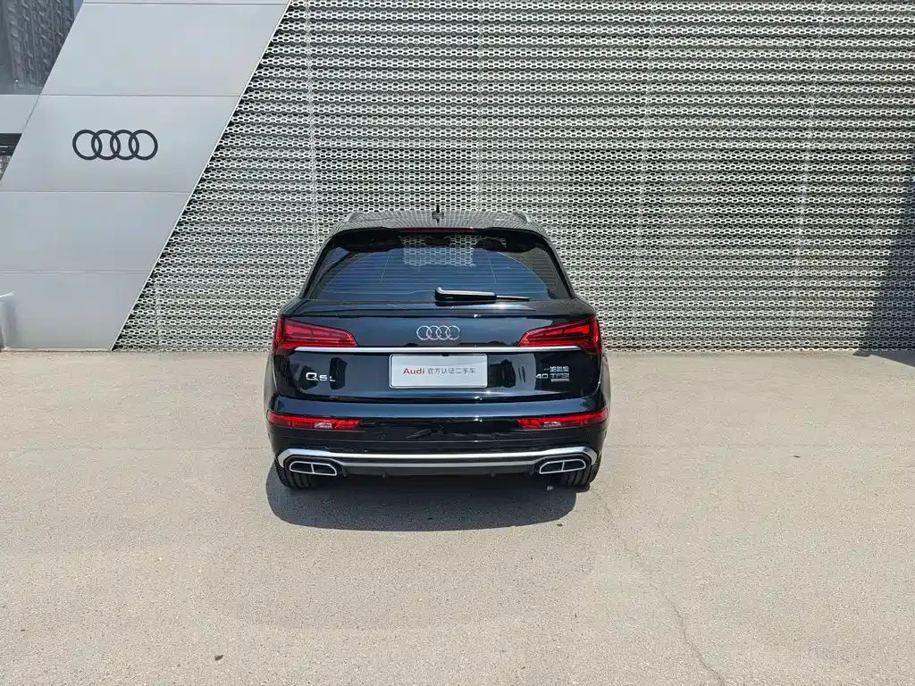 Audi Q5L — фото 10