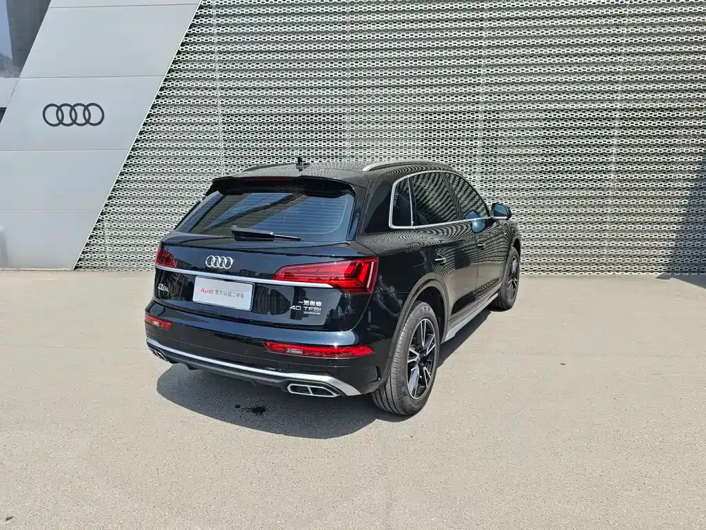 Audi Q5L — фото 6