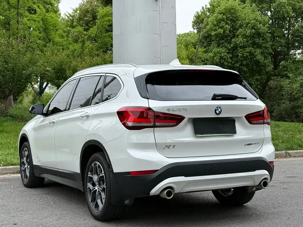 BMW X1 — фото 9