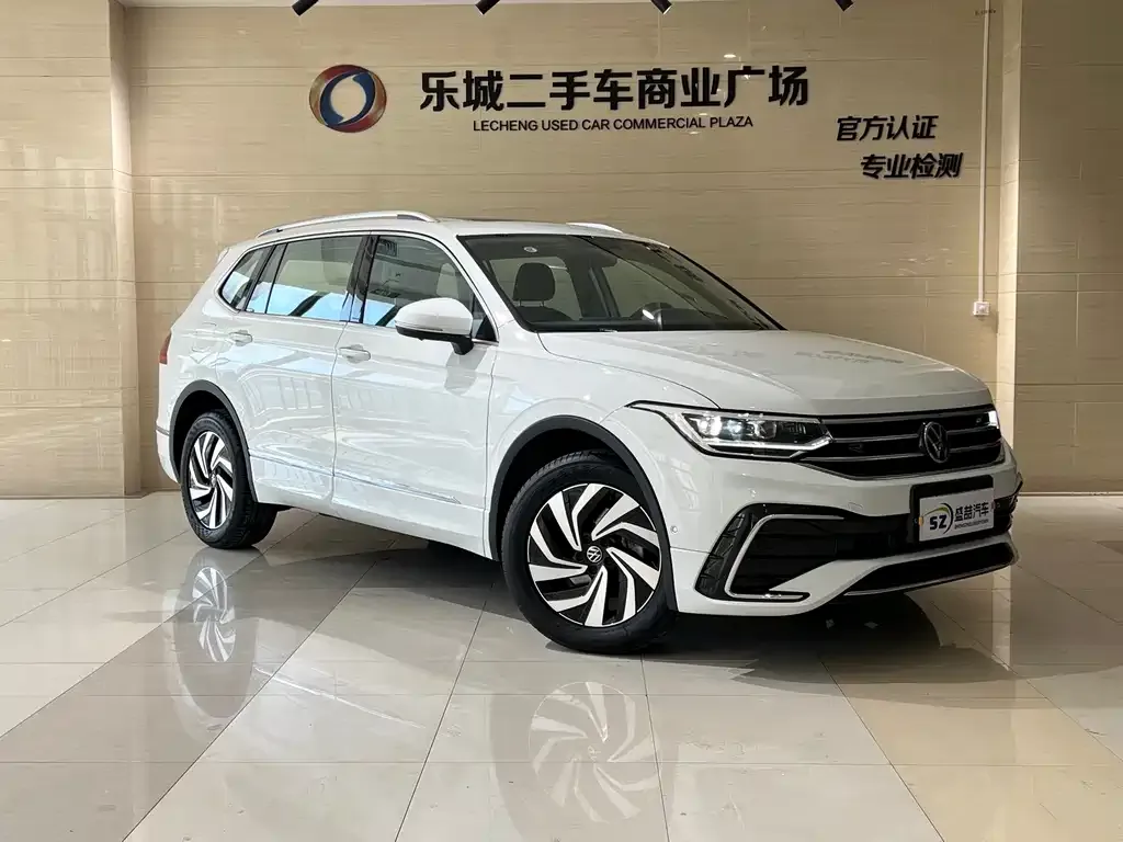 Volkswagen Tiguan L — фото 3