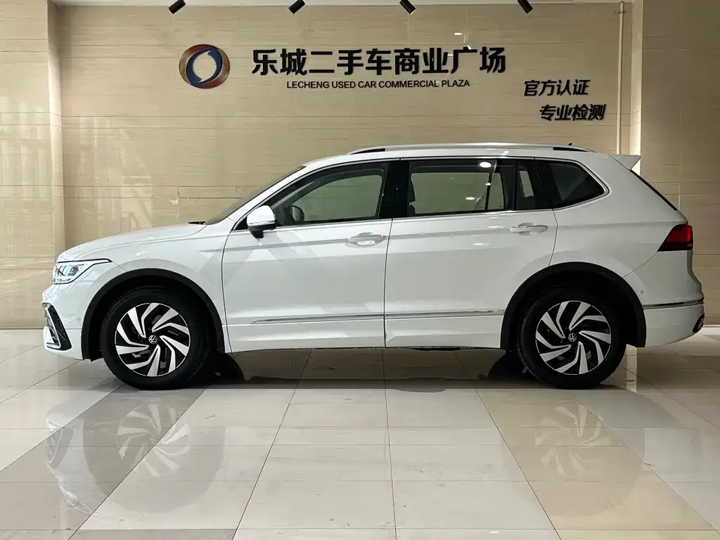 Volkswagen Tiguan L — фото 2