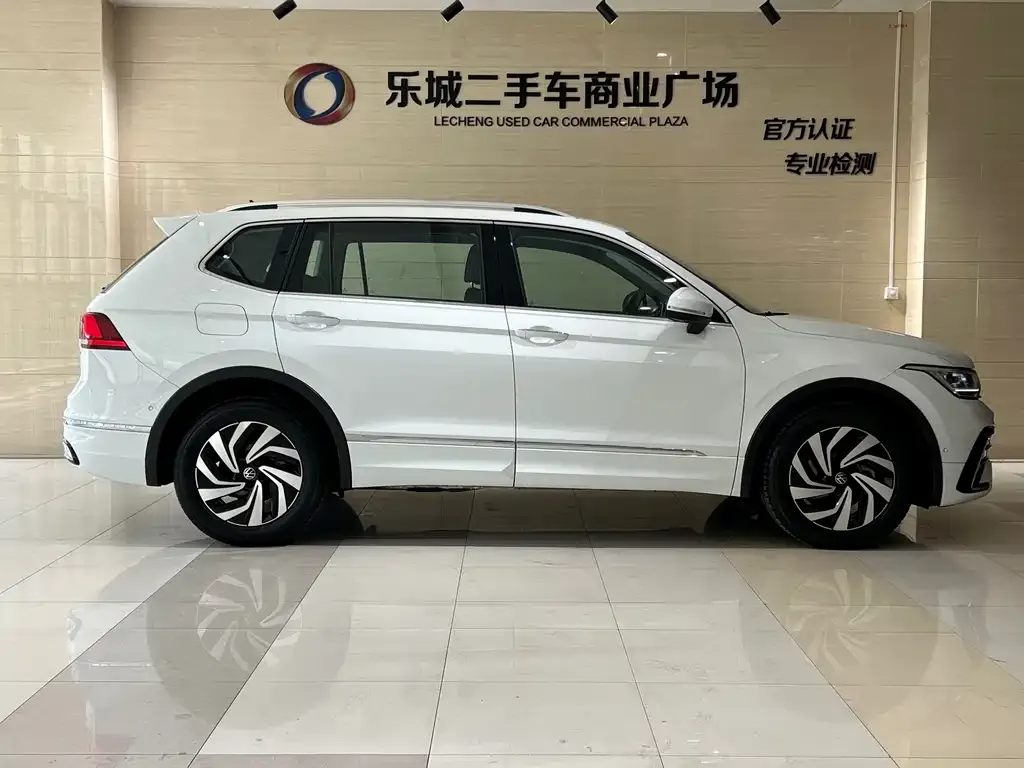 Volkswagen Tiguan L — фото 7